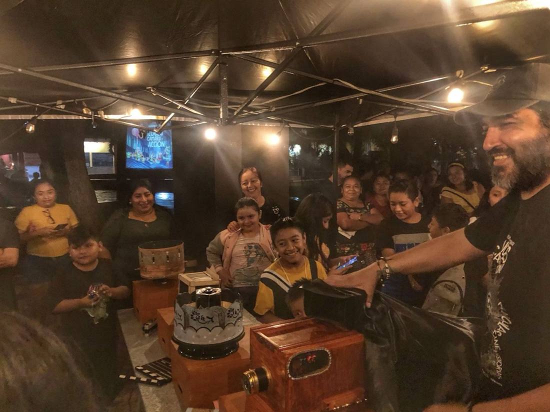 Taller de aparatos cinematográficos con proyección