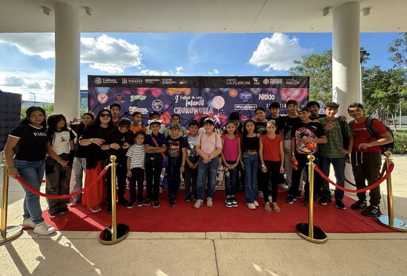 Niñas y niños en la alfombra roja del Festival Churumbela